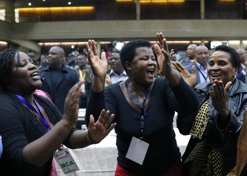 Zimbabwe: robert mugabe exclu du parti au pouvoir