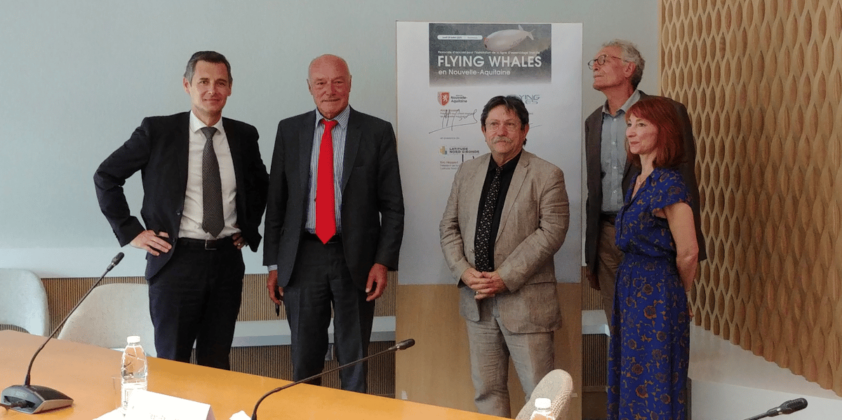 Stéphane Bougon, PDG de Flying Whales, Alain Rousset, président du conseil régional, Jean-Paul Labeyrie, maire de Laruscade, Eric Happert, président de la communauté de communes Latitude Nord Gironde et Lydia Héraud, conseillère régionale de Nouvelle-Aquitaine.