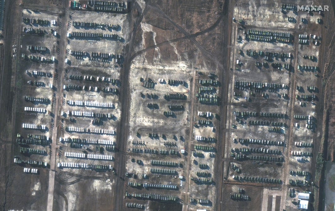 La russie continue de masser des troupes pres de l'ukraine, montrent des images satellite