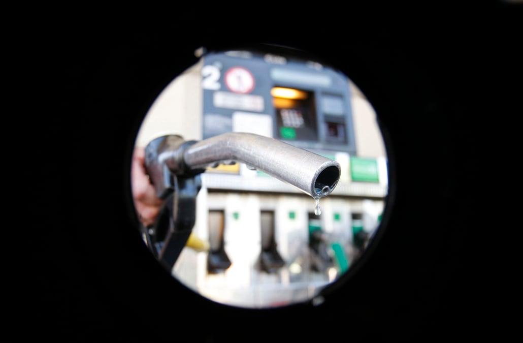 Les prix à la pompe avaient volé de record en record au Royaume-Uni l'été dernier, frôlant les 2 livres (2,3 euros) par litre pour le diesel il y a un an, avant de retomber.