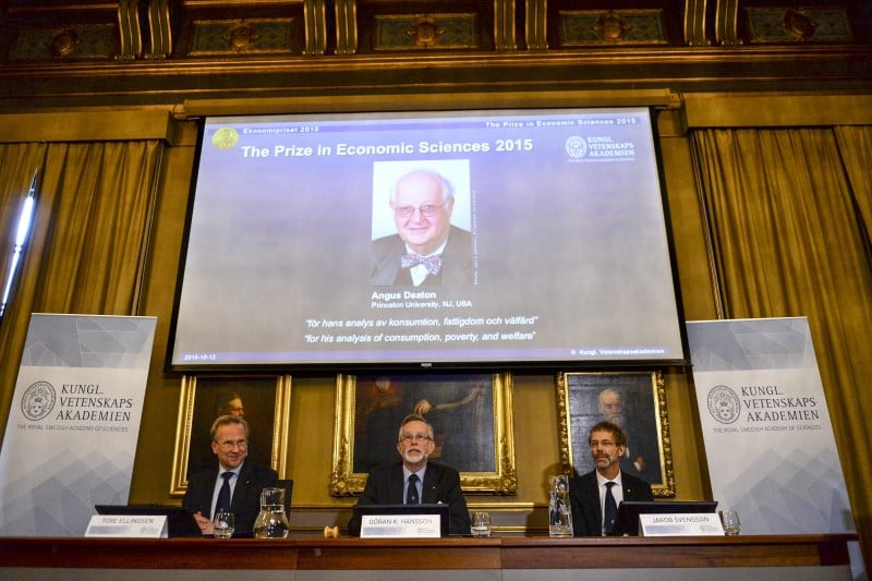 Le britannique angus deaton, prix nobel d'economie