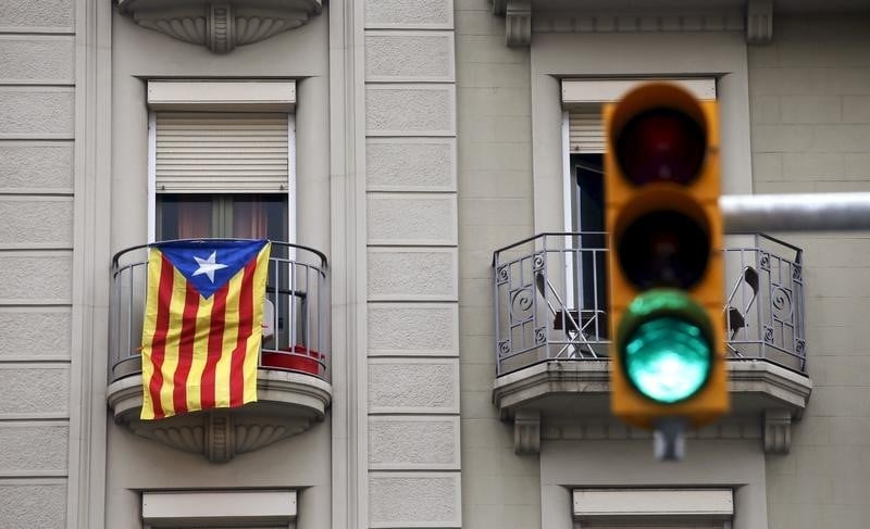 Le parlement catalan vote une declaration d'independance