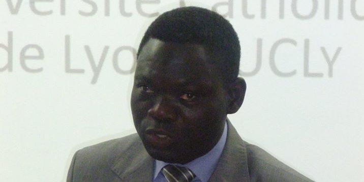 Professeur de droit international, Roger Koudé est titulaire de la chaire Unesco « Mémoire, Cultures et Interculturalité » de l'Université catholique de Lyon (UcLy).