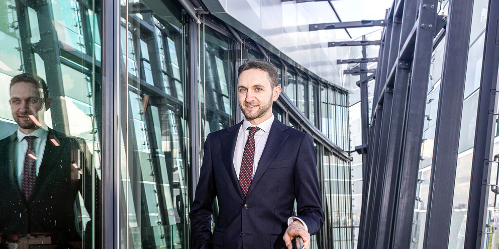 Xavier Jaravel est également membre du conseil d'analyse économique. Il a reçu le prix du meilleur jeune économiste en 2021 et a obtenu le prix Prix du livre d'Économie 2023.