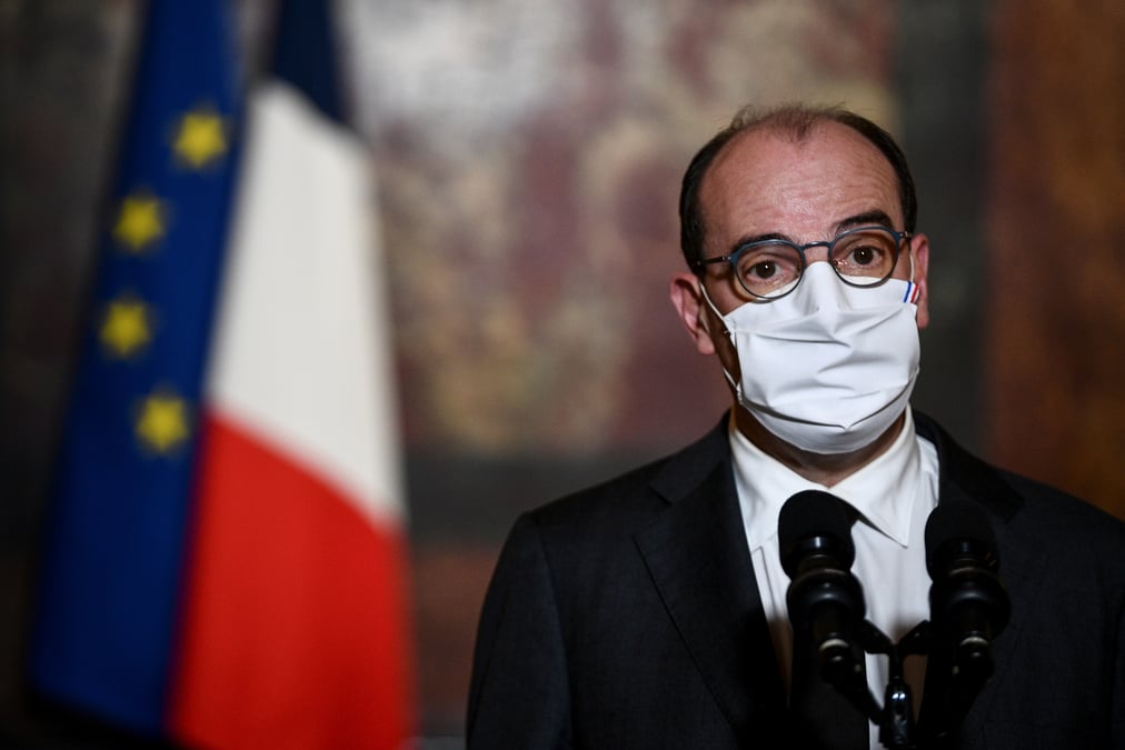 "pas le moment pour desserrer la bride", dit castex