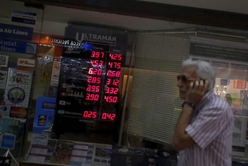 Le real bresilien tombe a un plus bas historique face au dollar