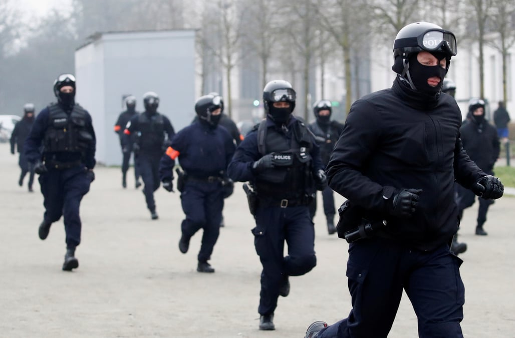 Castaner annonce le retrait d'une grenade controversee