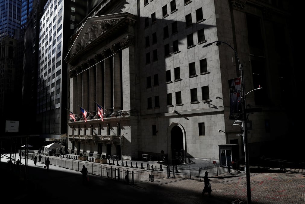 Wall street evolue en legere baisse en debut de seance