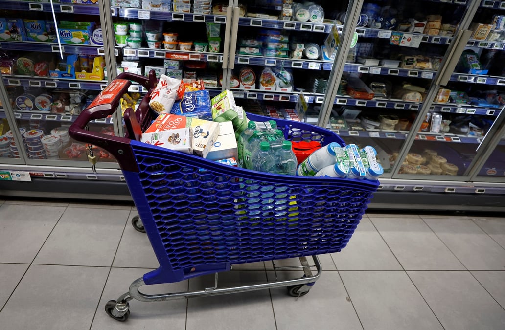 Un caddie dans un supermarche a nice