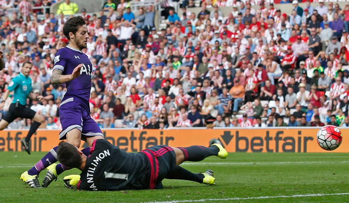 Tottenham decolle, leicester impressionne