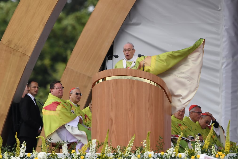 Le pape, accuse d'avoir couvert des abus sexuels, ne dira mot