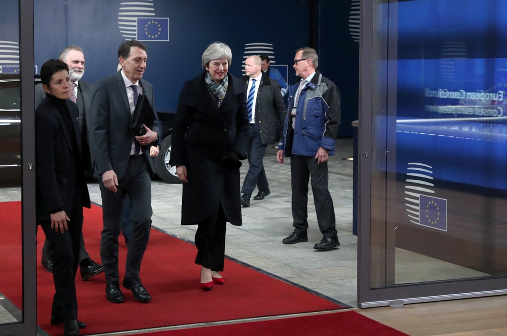 Brexit: may appelle a l'aide, l'ue ne veut pas renegocier