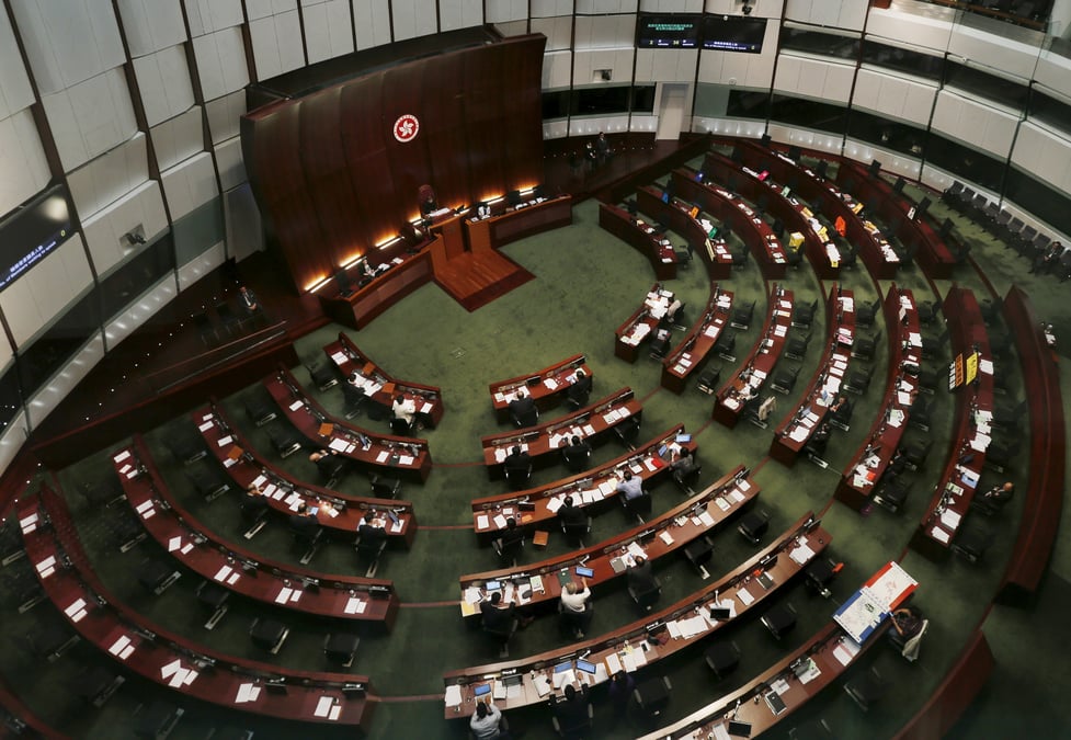 Hong kong: un texte sur l'immigration a l'etude, craintes pour la liberte de mouvements