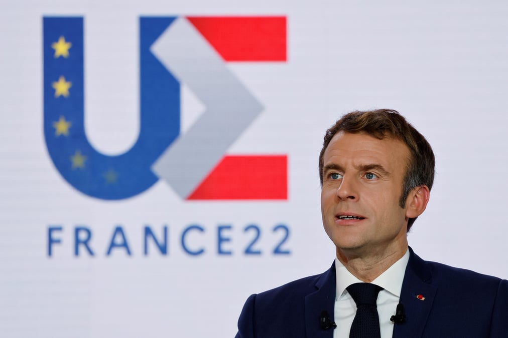 Union europeenne: macron souhaite de nouvelles regles budgetaires pour l'apres-covid