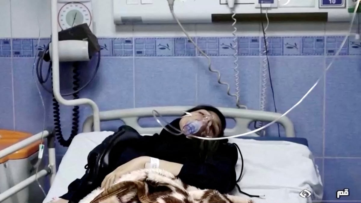 Une jeune femme est allongee a l'hopital apres avoir ete empoisonnee