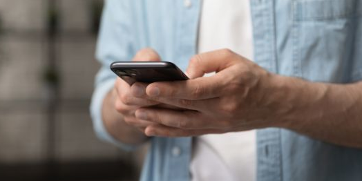 Dans une enquête publiée la semaine dernière, le cabinet Oliver Wyman a indiqué qu’un peu plus d’un Français sur deux comptait changer d’opérateur mobile.