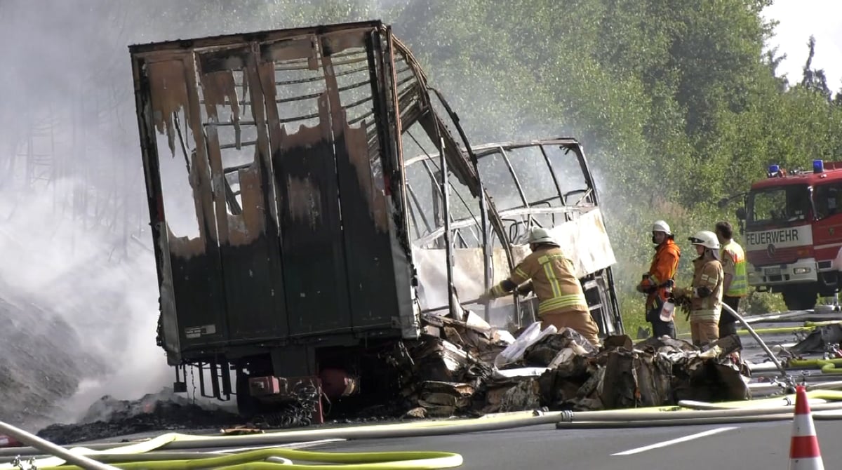 Collision en baviere entre un autocar et un camion, 17 morts