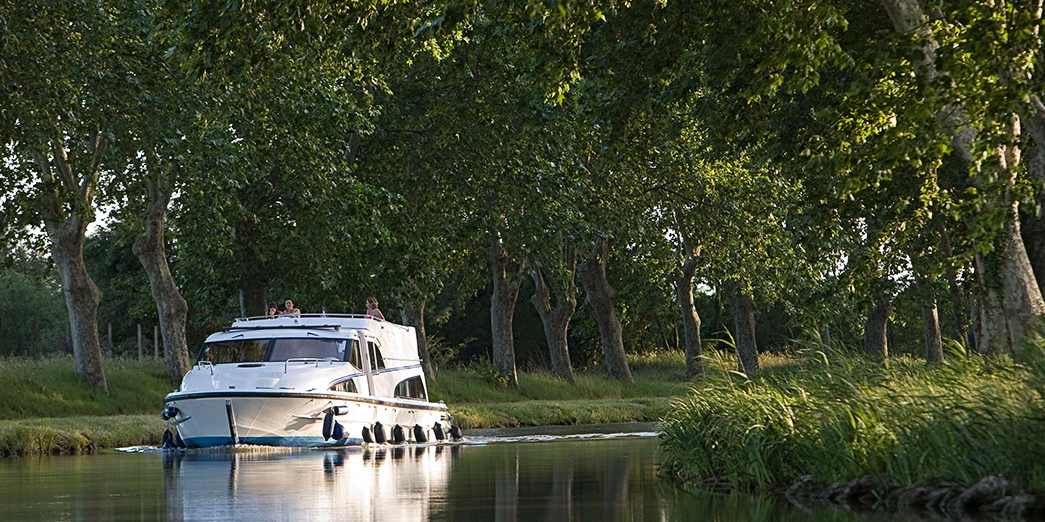 Location de bateaux fluviaux The Boat, sur le Canal du Midi