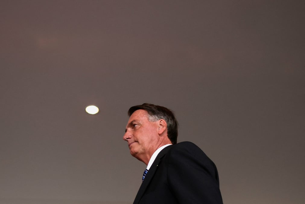 Le president bresilien jair bolsonaro arrive au palais alvorada a brasilia pour faire une declaration a la presse
