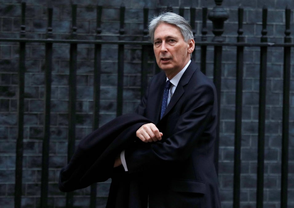 Davos: l'inflation est a un pic au royaume-uni, va refluer en 2018, selon hammond