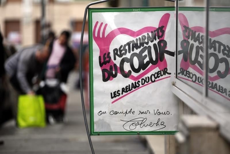 Enquete apres une attaque presumee dans un centre des restos du coeur