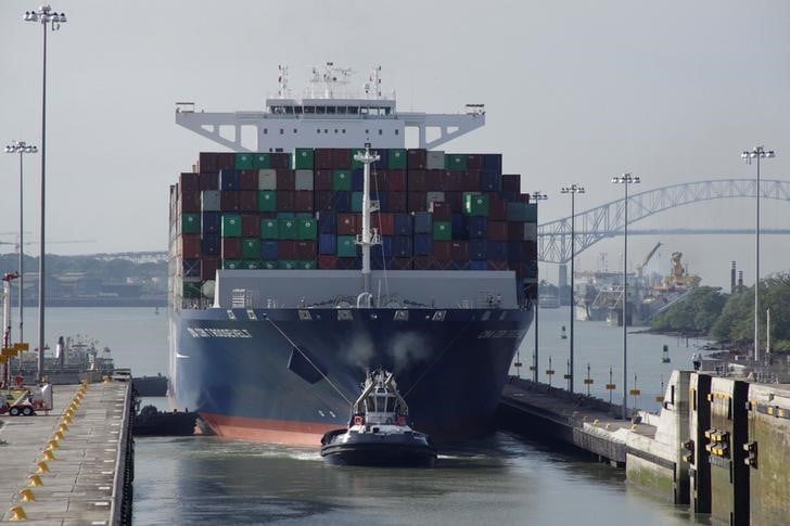Face à la sécheresse, le canal de Panama restreint pour un an le passage des navires.