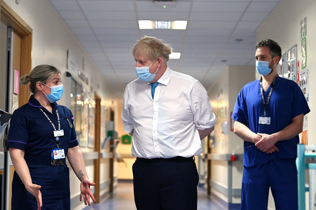 Grande-bretagne: johnson n'exclut pas un report de la derniere etape du deconfinement