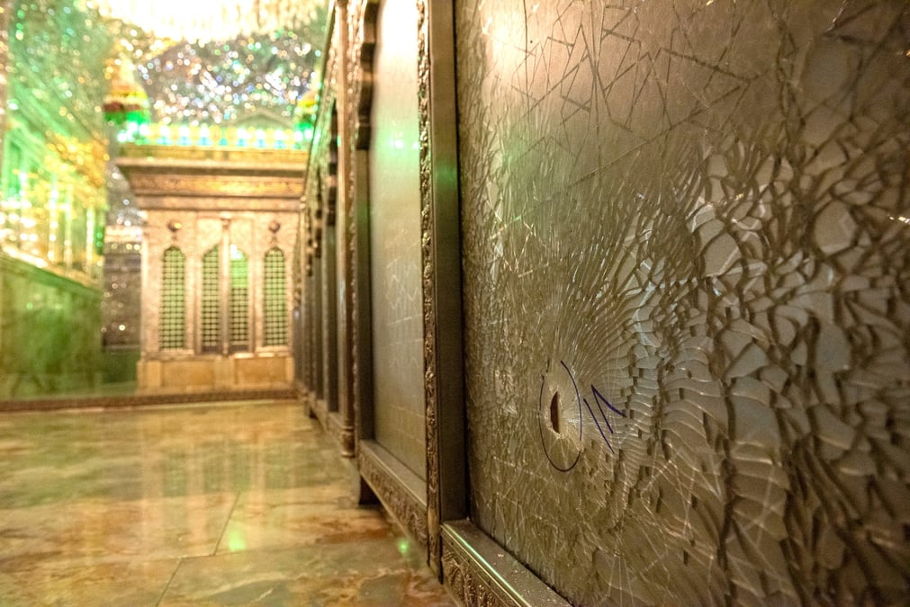 Le sanctuaire shah cheragh apres une attaque, a shiraz