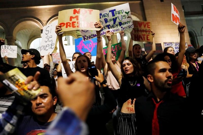 Trump salue la "passion" des manifestants