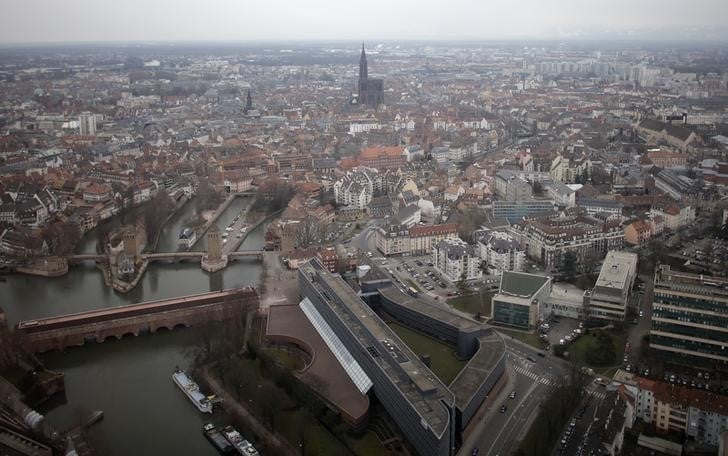 Le tramway de strasbourg traverse la frontiere allemande
