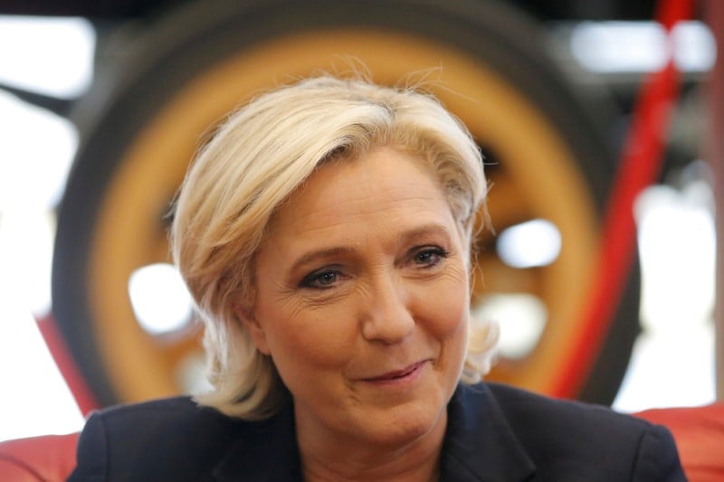 Le pen pose en porte-parole de la "colere" face aux "puissants"