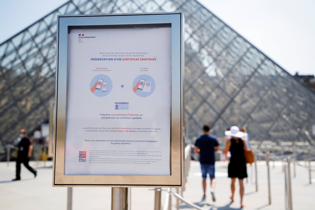 France : la prolongation du pass sanitaire et de la phase de sortie de l'etat d'urgence sur les rails