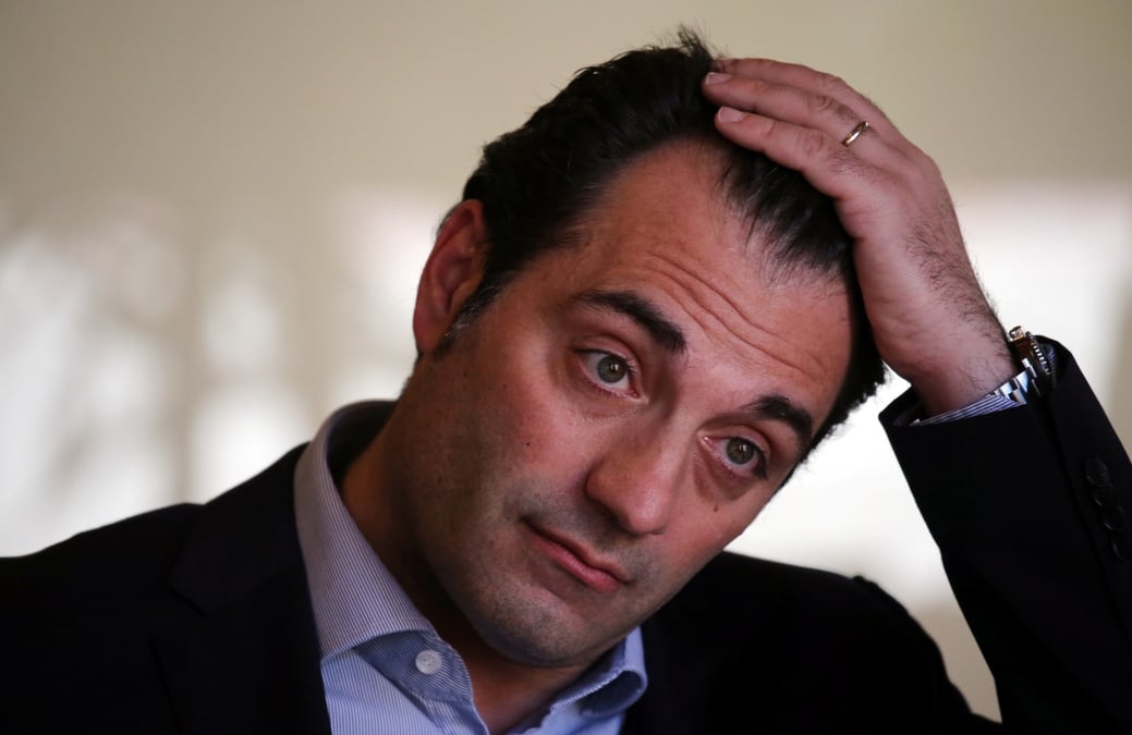 Antonio Filosa prend les rênes de Stellantis, restructurant la direction face aux défis stratégiques et à la chute des bénéfices en 2024.