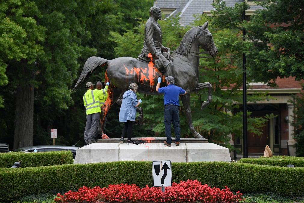 Le retrait des signes sudistes continuera apres charlottesville