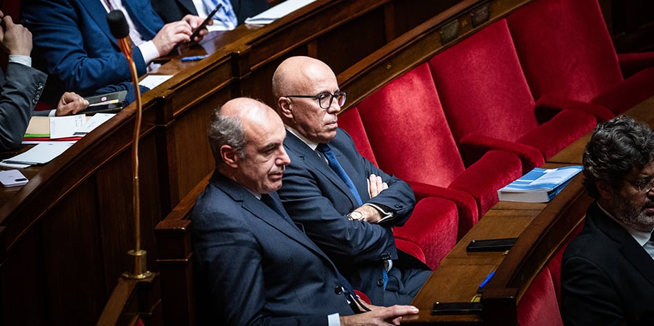 « Nous aborderons l'examen de ce texte dans un esprit aussi vigilant que constructif pour parvenir à un point d'équilibre qui serve l'intérêt des Français » estiment dans une tribune commune dix-sept députés LR.