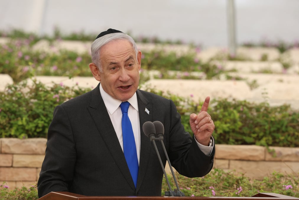 Le premier ministre israelien benjamin netanyahu au cimetiere de nachalat yitzhak a givatayim, israel