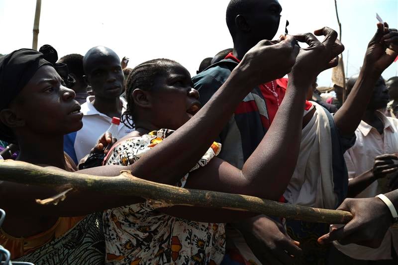 Distribution d'aide aux réfugiés près de l'aéroport de Bangui