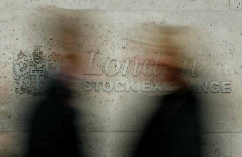 Les bourses europeennes dans le rouge a la mi-seance