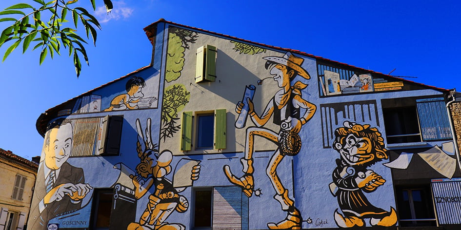 « Le Monde de René Goscinny » (2020), de Moon et Catel, rue Jules-Michelet à Angoulême.