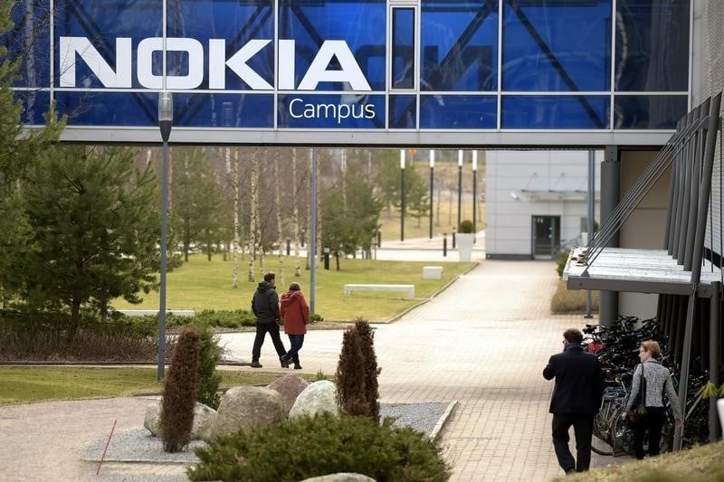 Nokia progresse a la bourse de paris en repli a la mi-seance