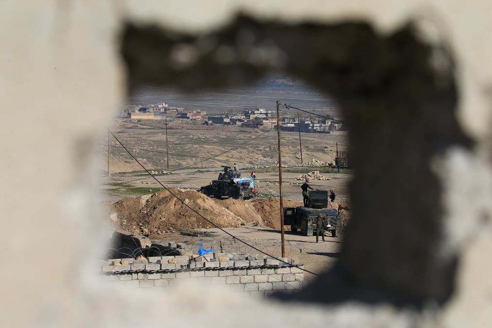 Les irakiens preparent l'attaque de l'aeroport de mossoul