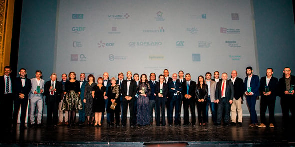L'ensemble des lauréats et partenaires du Gala des Ambassadeurs d'Occitanie, sur la scène de l'Opéra Comédie
