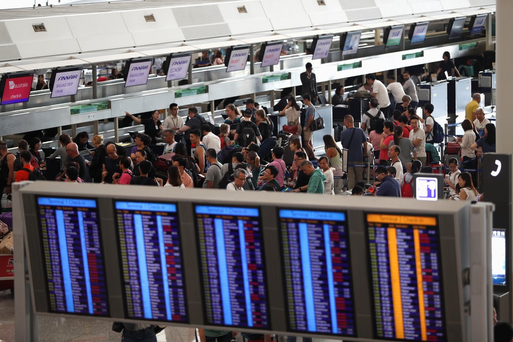 Reouverture de l'aeroport de hong kong, le trafic aerien perturbe