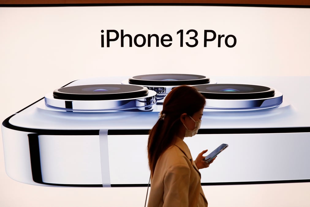 Apple previent ses fournisseurs d'un ralentissement de la demande pour l'iphone 13, selon la presse