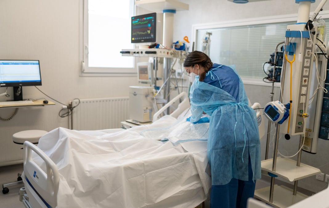 Le nombre de personnes aux urgences augmente en continu depuis les années 1990 atteignant 20,9 millions en 2022. (photo d'illustration)