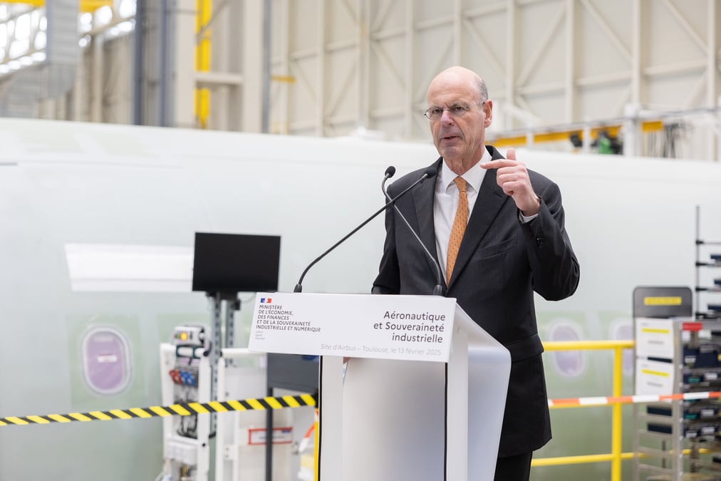Le ministre de l'Économie, Eric Lombard, s'est rendu dans une usine d'Airbus à Toulouse, jeudi 13 février.