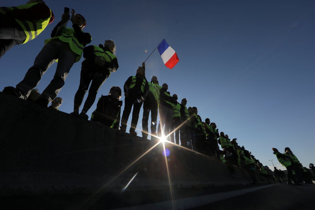 La mobilisation des "gilets jaunes" reussie mais endeuillee