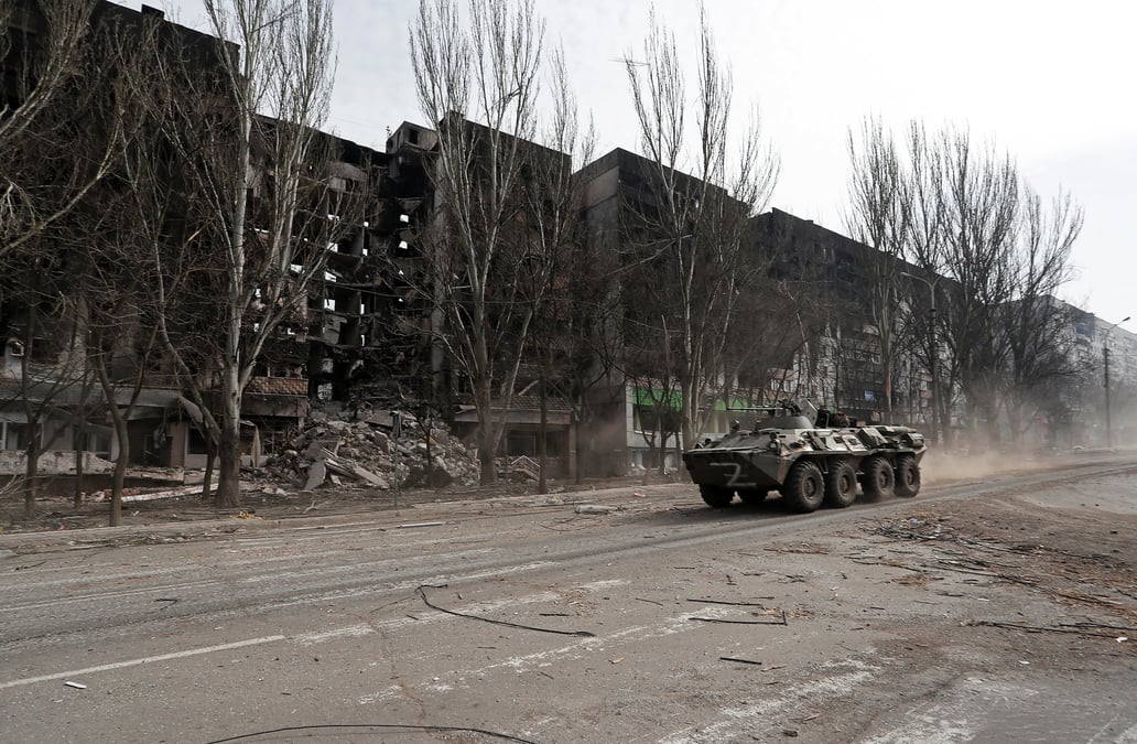 Ukraine: des equipes de la croix-rouge en route vers marioupol, sans aide
