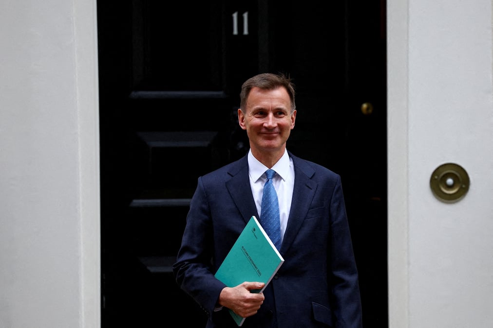 Le ministre britannique des finances, jeremy hunt, au 11 downing street a londres