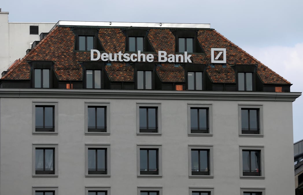 Deutsche bank envisage de se transformer en holding